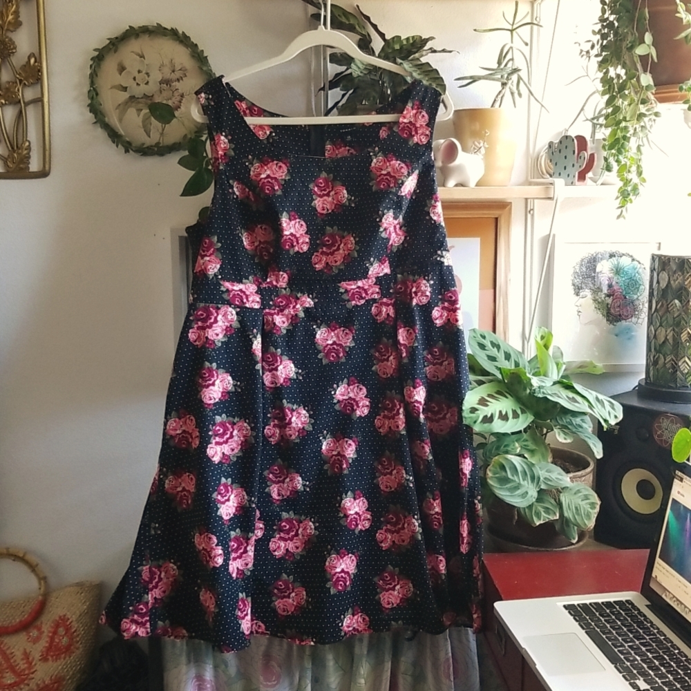 Torrid spring dress size 18.  Has pockets!  Nice cotton fabric.
